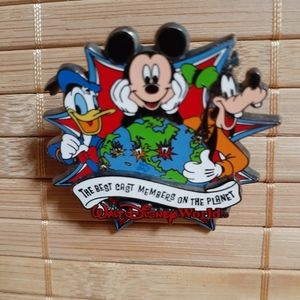 Disney Cast Salute Cast Exclusive Pin-2004